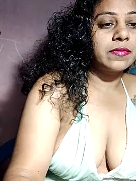 Snapshot of JENNIFERtamil chatting on 05/17/26, 06:26 JENNIFERtamil online show from 05/17/26, 06:26