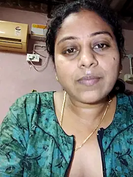 Snapshot of JENNIFERtamil chatting on 05/18/26, 07:58 JENNIFERtamil online show from 05/18/26, 07:58