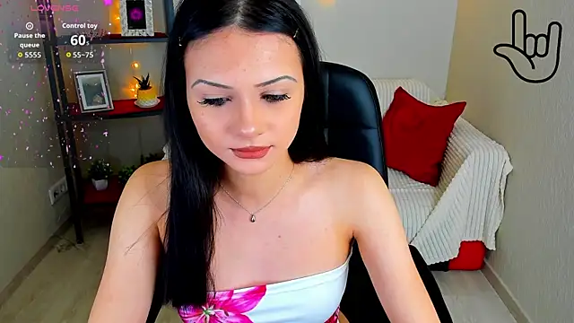 Snapshot of Kitti__ chatting on 10/30/25, 01:29 Kitti   online show from 10/30/25, 01:29