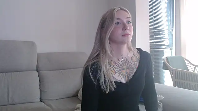 Snapshot of tattoobbgirl chatting on 12/16/25, 02:11 tattoobbgirl online show from 12/16/25, 02:11