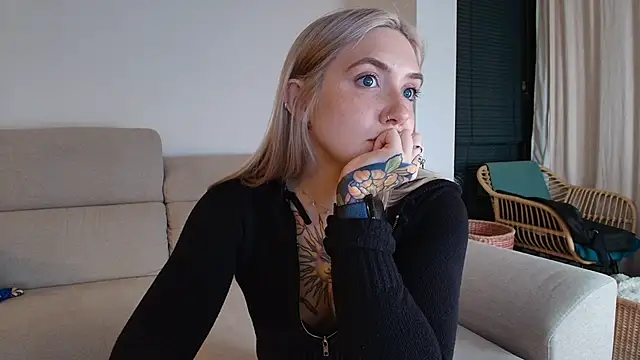 Snapshot of tattoobbgirl chatting on 01/31/26, 07:11 tattoobbgirl online show from 01/31/26, 07:11