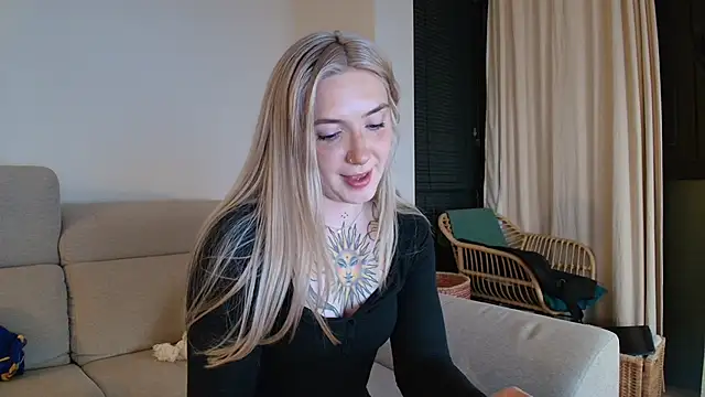 Snapshot of tattoobbgirl chatting on 02/02/26, 06:50 tattoobbgirl online show from 02/02/26, 06:50
