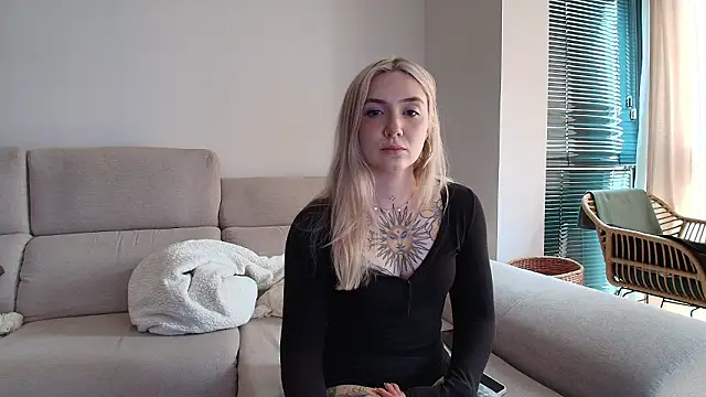 Snapshot of tattoobbgirl chatting on 02/10/26, 01:04 tattoobbgirl online show from 02/10/26, 01:04
