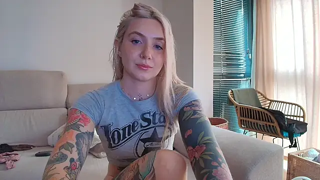 Snapshot of tattoobbgirl chatting on 02/12/26, 04:13 tattoobbgirl online show from 02/12/26, 04:13