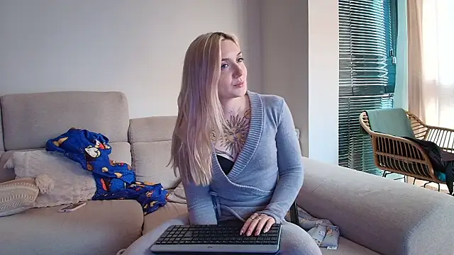 Snapshot of tattoobbgirl chatting on 03/03/26, 04:46 tattoobbgirl online show from 03/03/26, 04:46