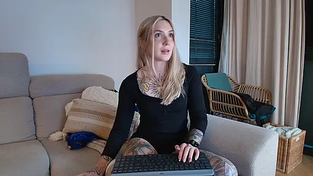 Snapshot of tattoobbgirl chatting on 03/06/26, 05:42 tattoobbgirl online show from 03/06/26, 05:42