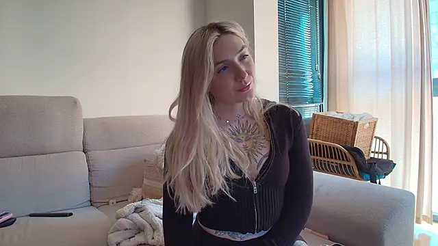 Snapshot of tattoobbgirl chatting on 03/16/26, 01:59 tattoobbgirl online show from 03/16/26, 01:59