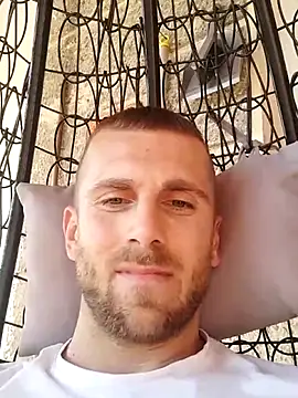 Snapshot of trainwithme chatting on 09/22/25, 10:28 trainwithme online show from 09/22/25, 10:28