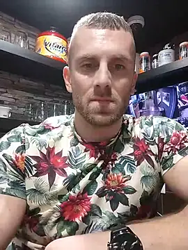 Snapshot of trainwithme chatting on 10/31/25, 12:39 trainwithme online show from 10/31/25, 12:39