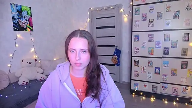 BarbiePieer online show from 12/15/25, 05:28