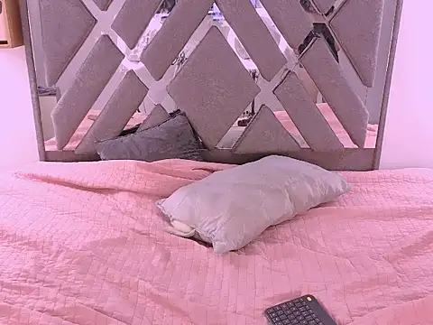 Snapshot of kronysmith chatting on 10/27/25, 10:25 kronysmith online show from 10/27/25, 10:25