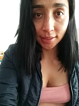 Snapshot of Elowyn chatting on 09/24/25, 08:12 Elowyn online show from 09/24/25, 08:12