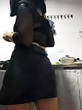 Snapshot of Elowyn chatting on 10/04/25, 02:53 Elowyn online show from 10/04/25, 02:53