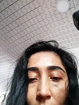 Snapshot of Elowyn chatting on 10/04/25, 04:49 Elowyn online show from 10/04/25, 04:49