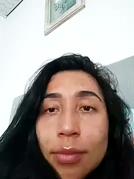 Snapshot of Elowyn chatting on 10/05/25, 08:51 Elowyn online show from 10/05/25, 08:51