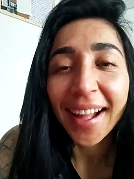 Snapshot of Elowyn chatting on 10/11/25, 07:34 Elowyn online show from 10/11/25, 07:34