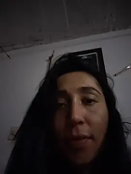 Snapshot of Elowyn chatting on 10/20/25, 11:49 Elowyn online show from 10/20/25, 11:49