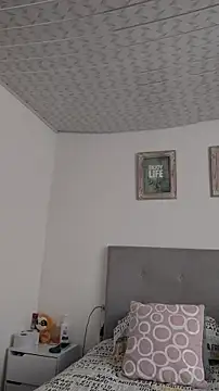 Snapshot of Elowyn chatting on 11/09/25, 05:11 Elowyn online show from 11/09/25, 05:11