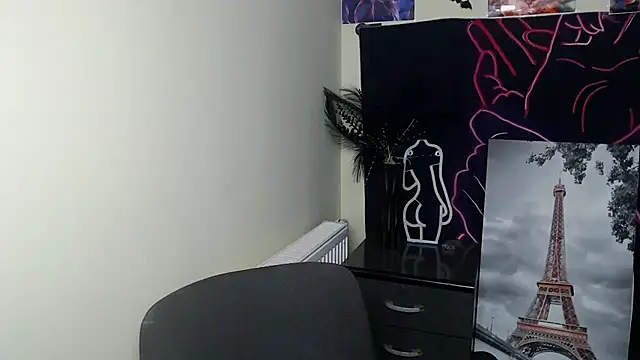 Snapshot of VanessaRey_ chatting on 09/27/25, 06:18 VanessaRey online show from 09/27/25, 06:18