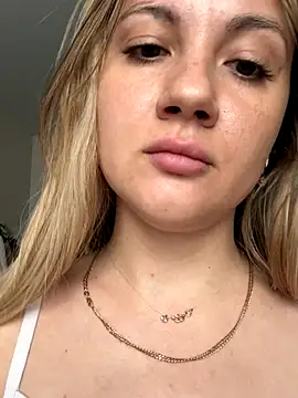 mollygirll online show from 09/28/25, 10:53