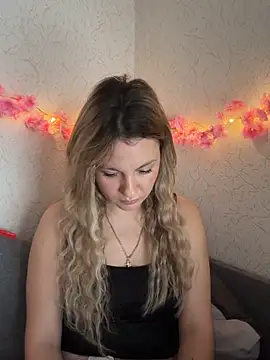 mollygirll online show from 10/13/25, 09:42