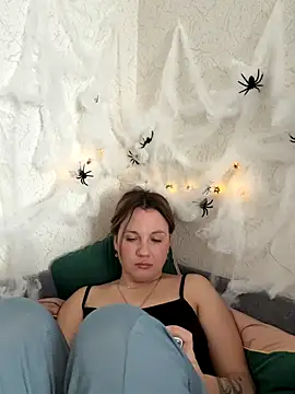 mollygirll online show from 10/22/25, 09:09