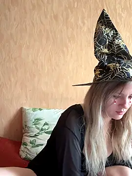 mollygirll online show from 10/29/25, 11:56