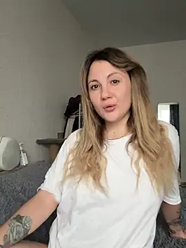 mollygirll online show from 11/18/25, 11:03