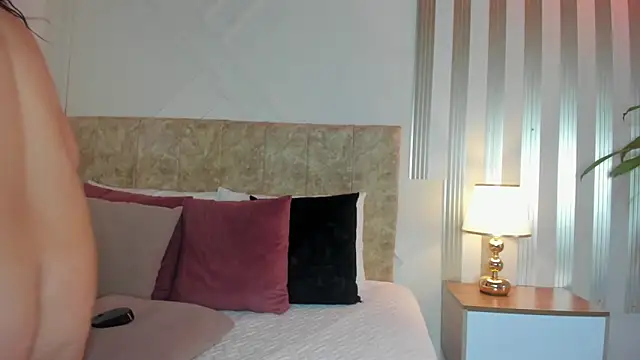 angelinarouse  online show from 10/20/25, 12:44