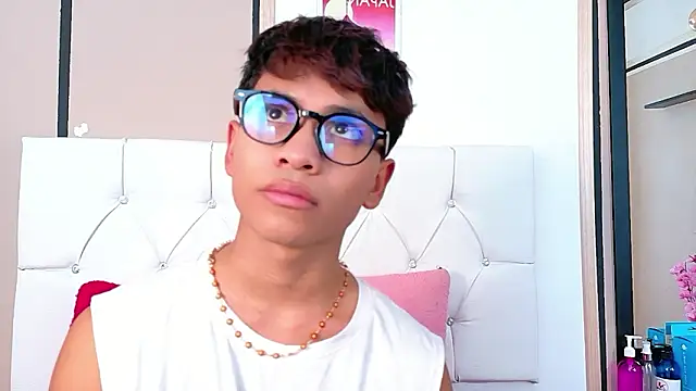 Snapshot of Ethan_Westt chatting on 03/17/26, 08:01 Ethan Westt online show from 03/17/26, 08:01