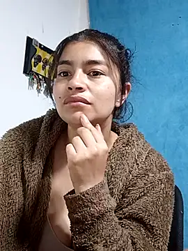 AlanaHotxx online show from 10/04/25, 07:17