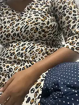 Snapshot of Roshni_cam55 chatting on 03/17/25, 05:38 Roshni cam55 online show from 03/17/25, 05:38