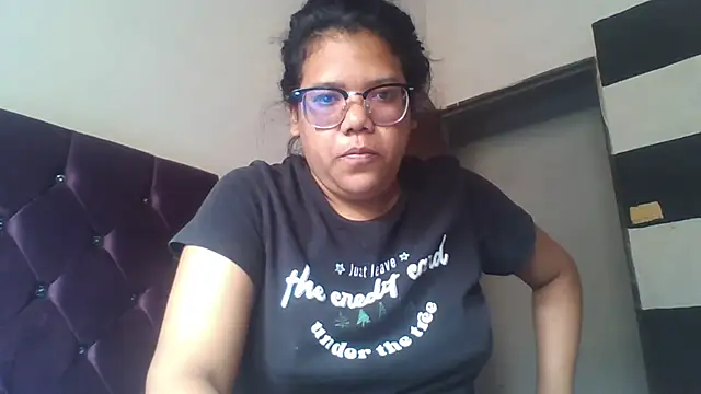 Snapshot of Valeria_Tiffany chatting on 10/23/25, 05:55 Valeria Tiffany online show from 10/23/25, 05:55