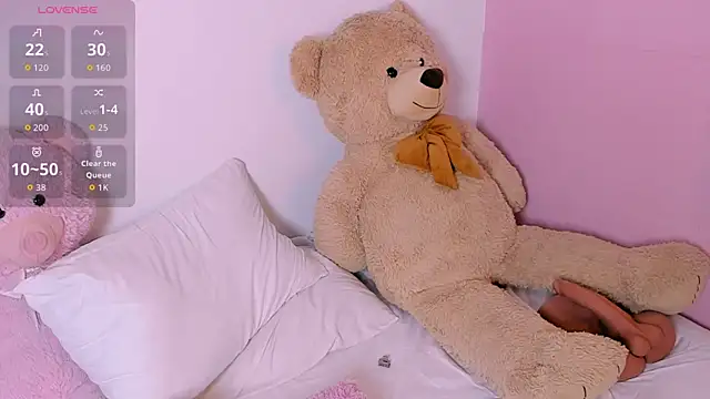 Snapshot of BritanyLin__ chatting on 10/11/25, 05:17 BritanyLin   online show from 10/11/25, 05:17