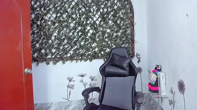 Sarahbrowm  online show from 11/26/25, 09:27