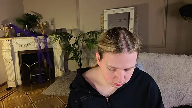 Snapshot of Jes_Solar chatting on 10/28/25, 08:55 Jes Solar online show from 10/28/25, 08:55