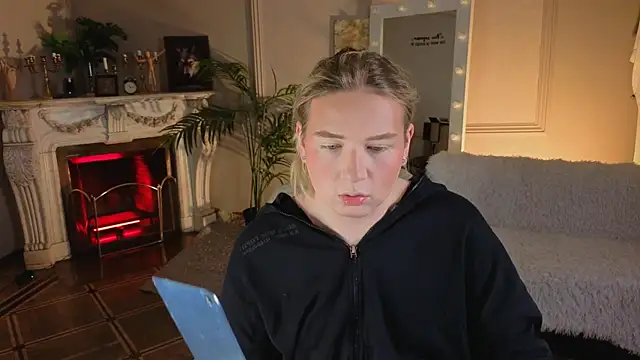 Snapshot of Jes_Solar chatting on 11/29/25, 10:13 Jes Solar online show from 11/29/25, 10:13