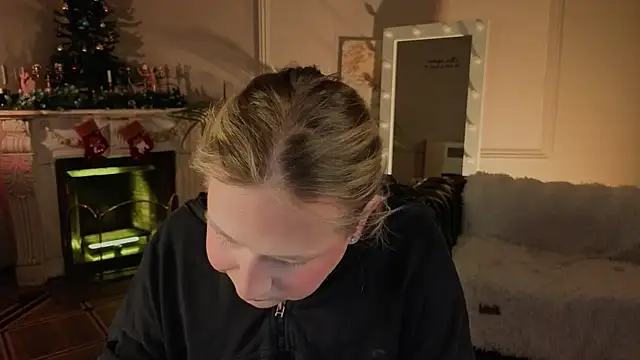 Snapshot of Jes_Solar chatting on 12/14/25, 10:14 Jes Solar online show from 12/14/25, 10:14