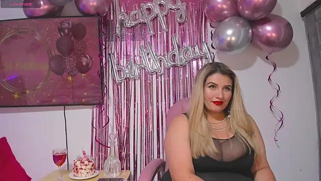 Snapshot of mailyn_baker chatting on 09/26/25, 01:42 mailyn baker online show from 09/26/25, 01:42