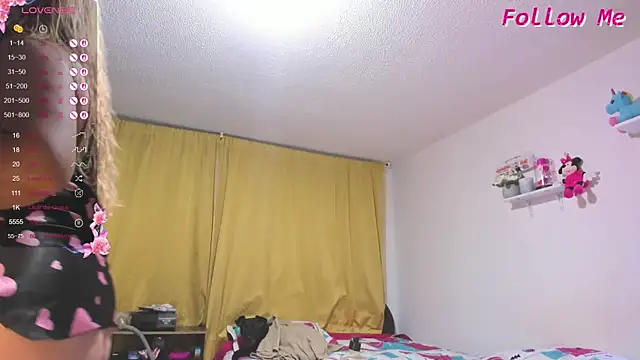 Snapshot of mailyn_baker chatting on 10/19/25, 11:38 mailyn baker online show from 10/19/25, 11:38