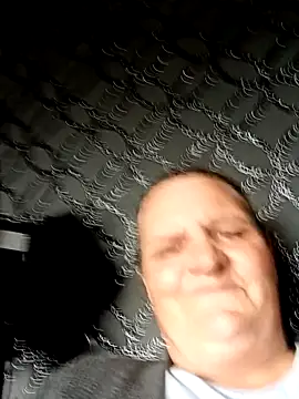 Snapshot of MissQueenBeex chatting on 09/17/25, 12:18 MissQueenBeex online show from 09/17/25, 12:18