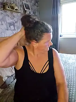 Snapshot of MissQueenBeex chatting on 09/19/25, 05:24 MissQueenBeex online show from 09/19/25, 05:24