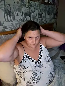 Snapshot of MissQueenBeex chatting on 11/02/25, 01:19 MissQueenBeex online show from 11/02/25, 01:19