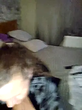 Snapshot of MissQueenBeex chatting on 11/16/25, 08:36 MissQueenBeex online show from 11/16/25, 08:36