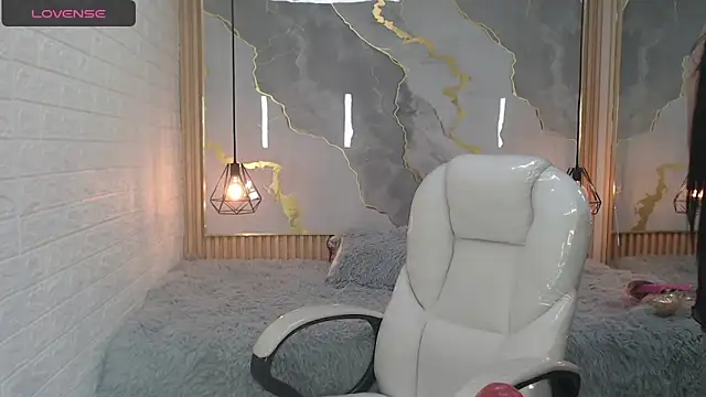 nei girl online show from 10/14/25, 01:01