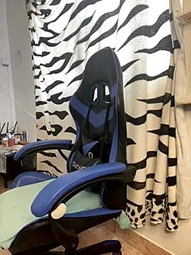 Snapshot of taimara_1 chatting on 11/29/25, 05:05 taimara 1 online show from 11/29/25, 05:05