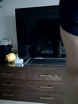 Snapshot of woonee827372 chatting on 11/08/25, 07:52 woonee827372 online show from 11/08/25, 07:52