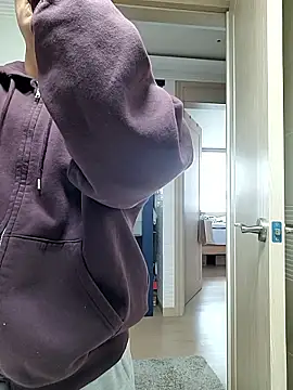 Snapshot of woonee827372 chatting on 11/20/25, 03:07 woonee827372 online show from 11/20/25, 03:07