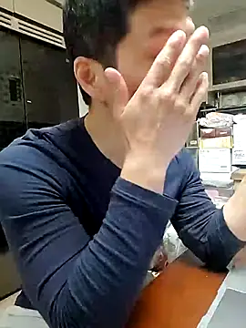 Snapshot of woonee827372 chatting on 11/24/25, 08:25 woonee827372 online show from 11/24/25, 08:25