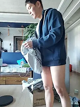 Snapshot of woonee827372 chatting on 12/03/25, 06:10 woonee827372 online show from 12/03/25, 06:10